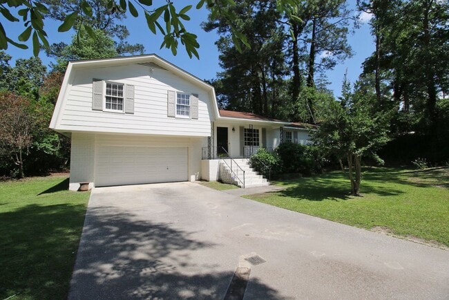 Building Photo - Fabulous 4 bedroom 2.5 bath Forest Acres home