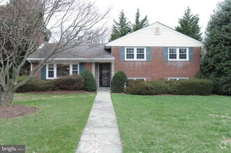 Building Photo - 1342 Mayflower Dr