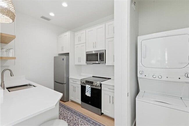 Building Photo - 345 Bailey St