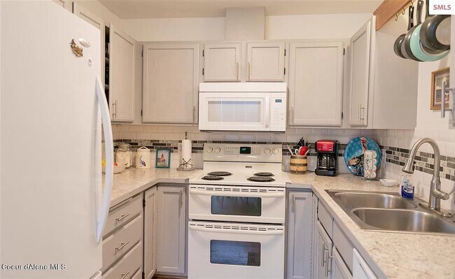 Building Photo - 1821 Spruce St