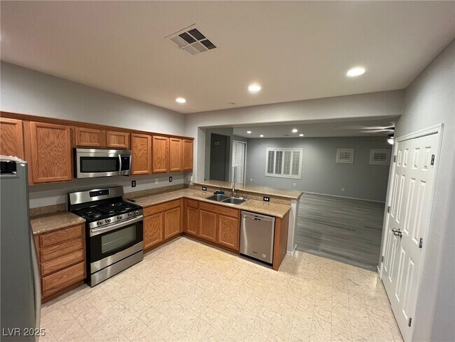 Building Photo - 2668 Dirleton Pl