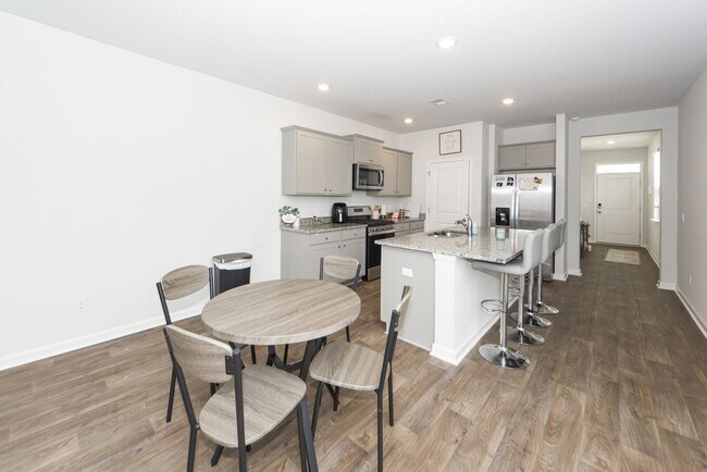 Building Photo - 3 Bedroom 2 Bath Home in Cane Bay Plantation - Summerville