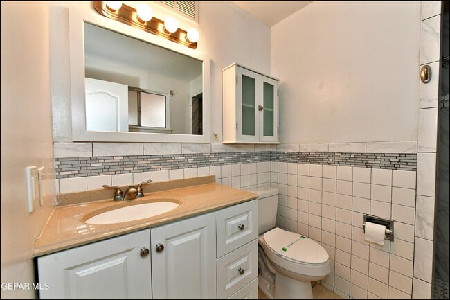 Building Photo - 10565 Murphy St