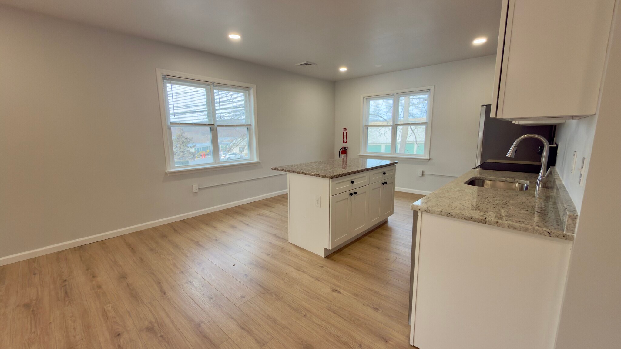 Building Photo - 403 N Walnut St