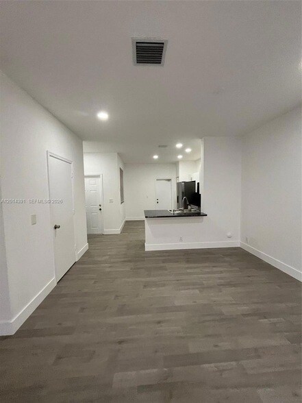 Building Photo - 2216 Ensenada Terrace