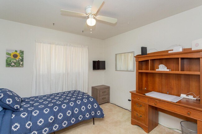 Building Photo - 313 Robins Dr
