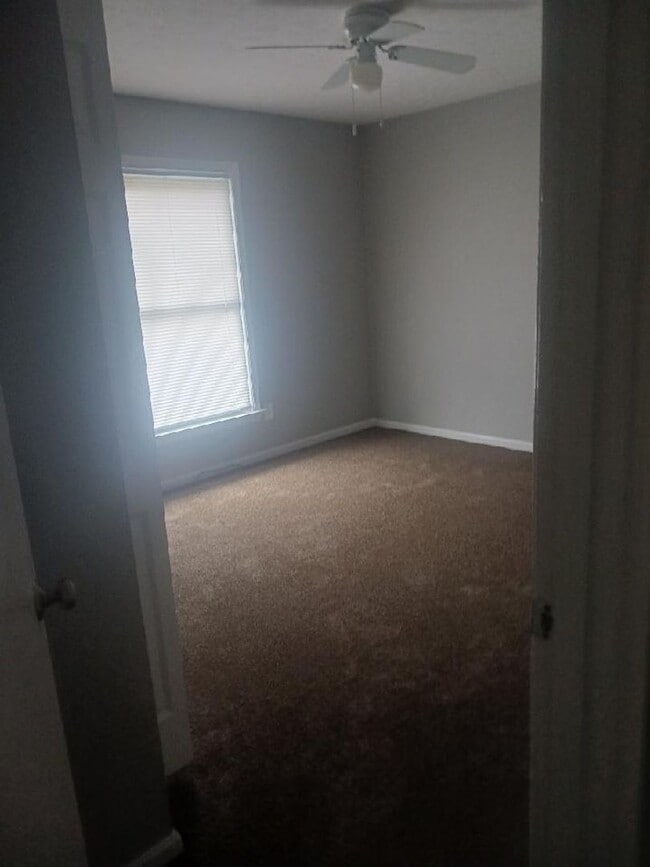 Building Photo - Nice 3 BR 1.5 House in Shively