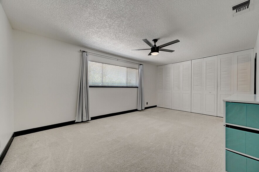 Building Photo - 573 Greenbriar Townhouse Way