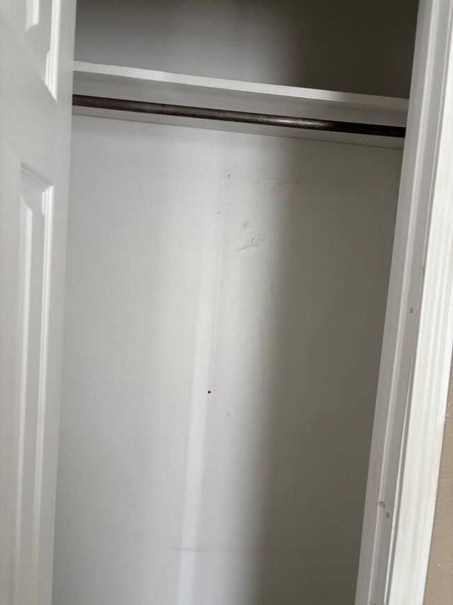 Building Photo - “Move-In Ready 2-Bedroom with Expansive Yard”