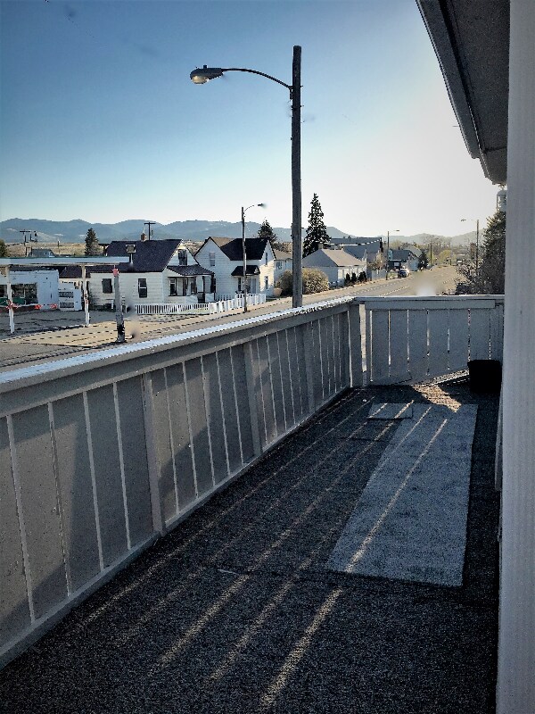 Building Photo - 124 W Main St