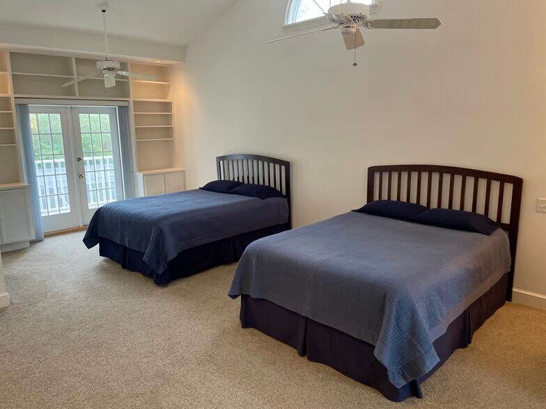 Building Photo - 4885 13th Ln