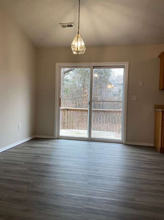 Building Photo - Single Family Home in Merriam Woods