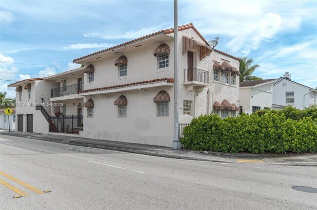 Building Photo - 1695 SW 11th St