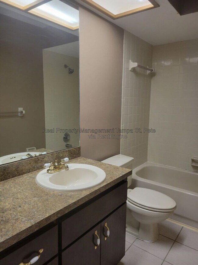 Building Photo - 2024 Sheffield Ct