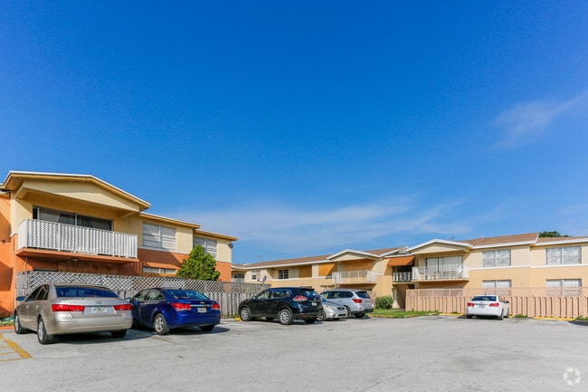 Building Photo - Doral Gardens