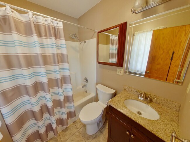 Building Photo - 650 S Highland Dr