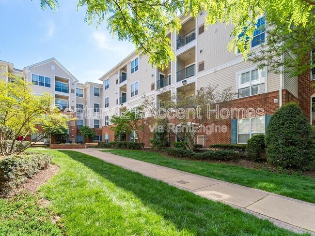Building Photo - 4862 Eisenhower Ave