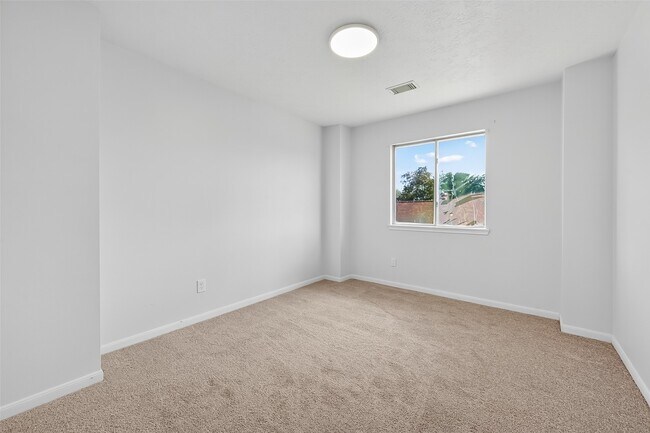 Building Photo - 7115 Renfro Dr