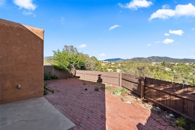 Building Photo - 280 Loma Entrada