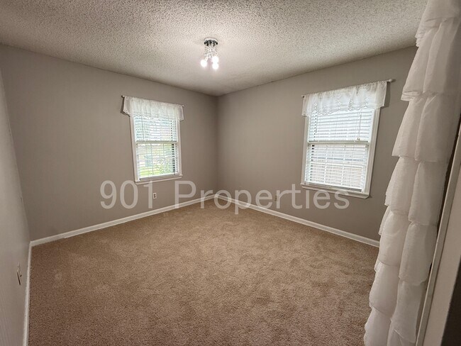 Building Photo - 6080 Barrentine Dr