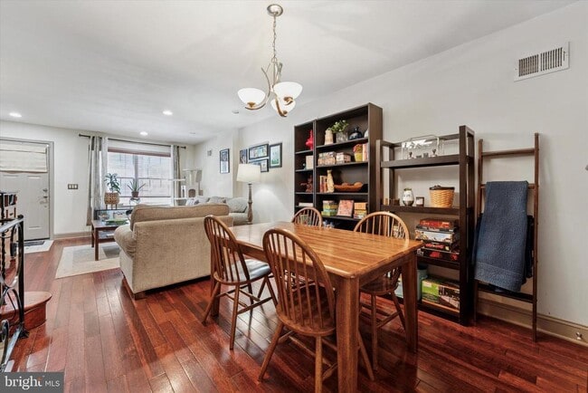 Building Photo - 2423 S Bancroft St