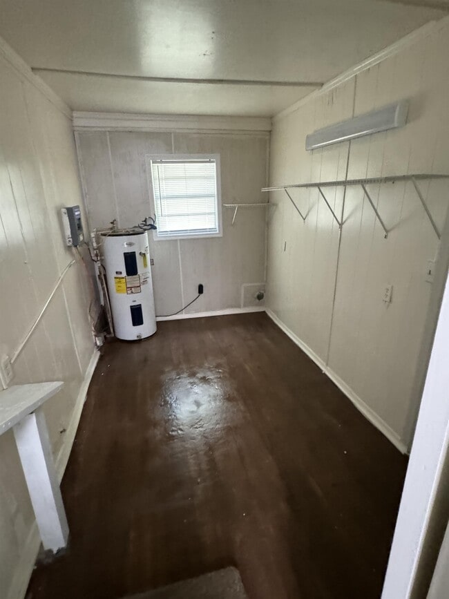 Building Photo - 2708 Dogwood Cir