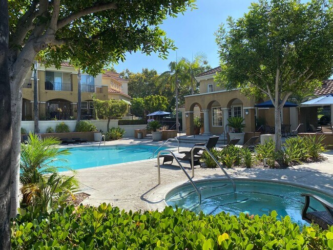 Building Photo - Charming Townhome in the Heart of Rancho Santa Margarita!