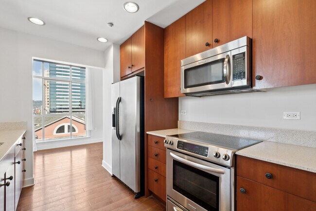 Building Photo - 585 9th St