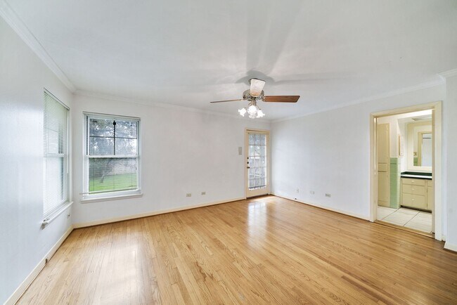 Building Photo - 2BED, 2BATH HOLLYWOOD PARK