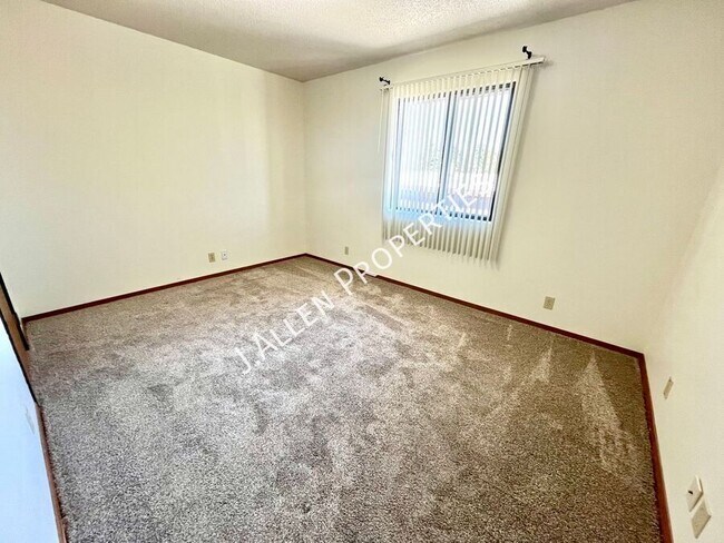 Building Photo - 901 Syracuse Ave