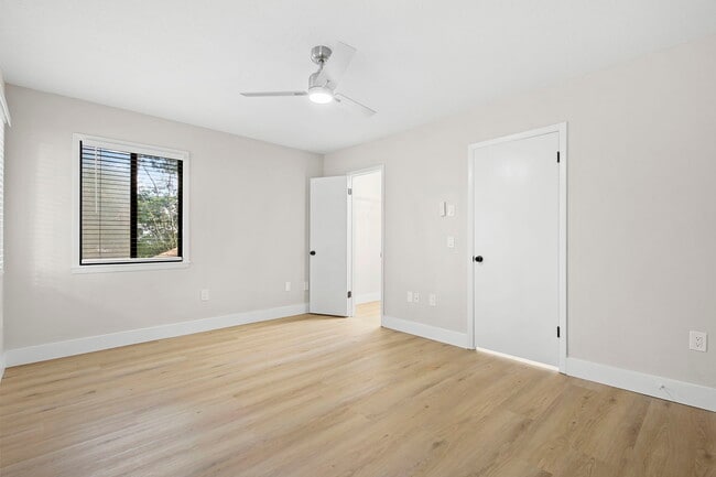 Building Photo - 805 Clake St