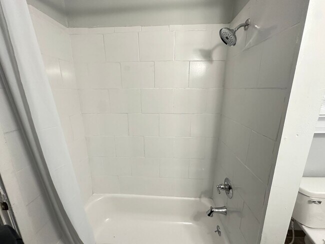 Building Photo - 613-615 S Mechanic St