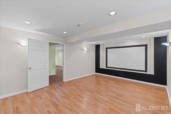 Building Photo - 302 Wellington Park Dr