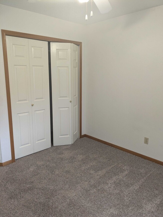 Building Photo - 1621 Underhill Dr