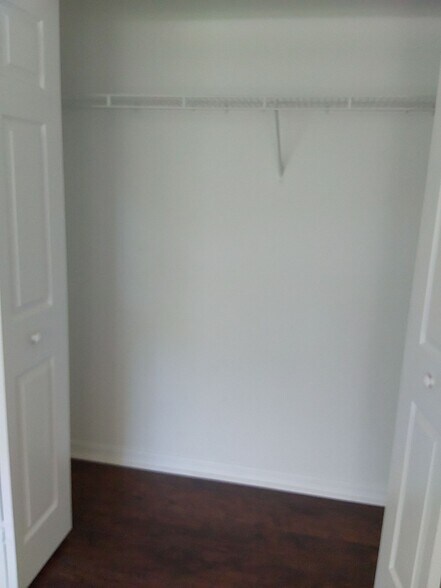 Building Photo - 9 Rainbow Ln