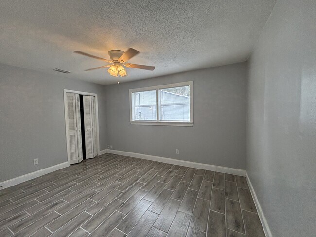 Building Photo - 109 S Colorado Ave