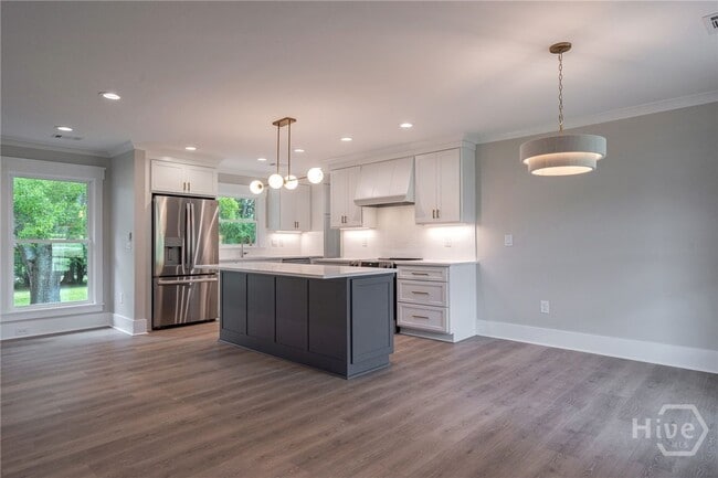 Building Photo - 1090 Kenway Dr