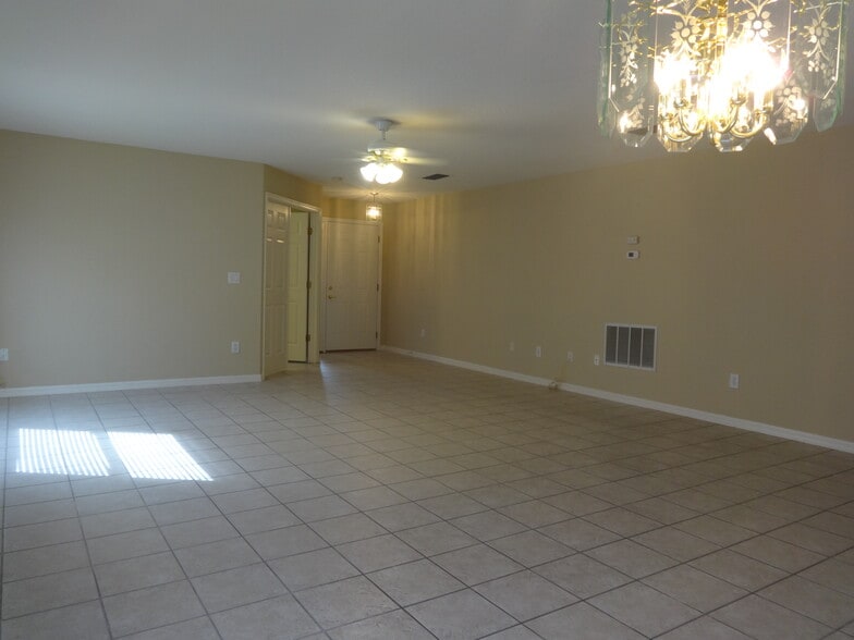 Building Photo - 317 Brightview Dr