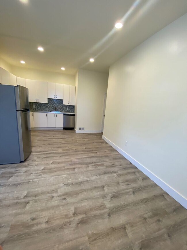 Building Photo - Spacious 1BR apartment