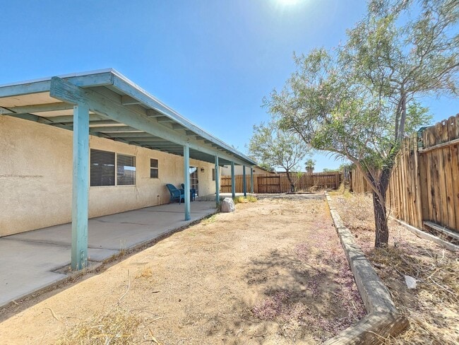 Building Photo - 3 Bed, 2 Bath Home w/ 2-Car Garage – $1750...
