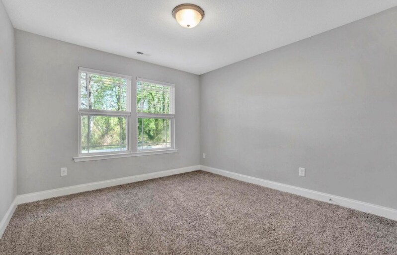 Building Photo - 9 Willow Pines Ct