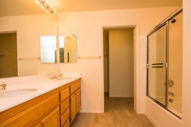 Building Photo - Beautiful 3 Bedroom Home in Rancho Carrillo!