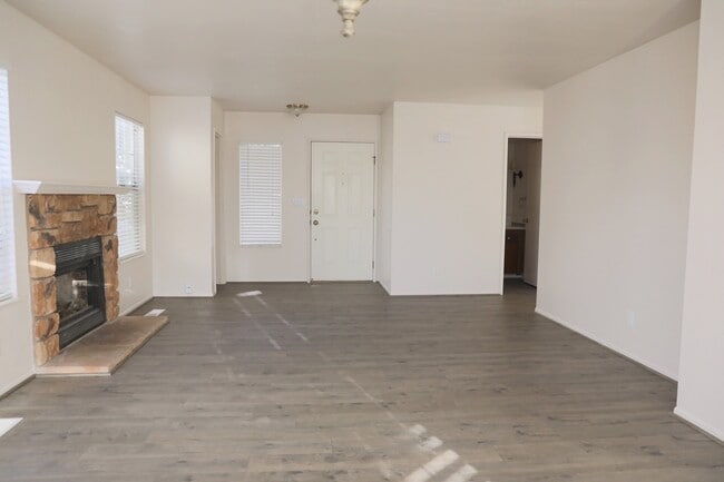 Building Photo - 2340 Eastwood Dr
