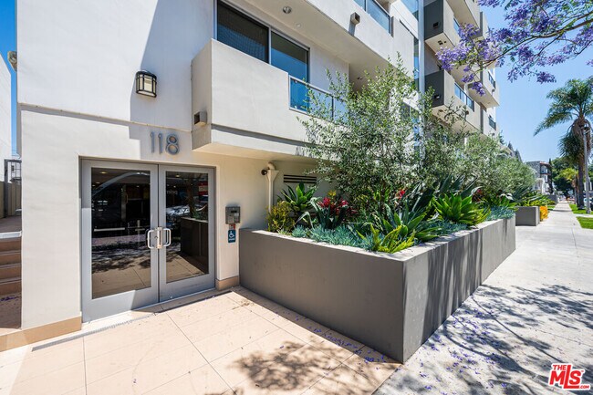 Building Photo - 118 Kings Rd