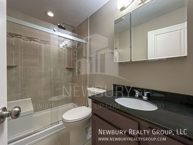 Building Photo - 2 Bedroom, 2.5 Bath Townhome - Discover th...