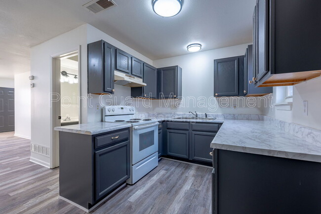 Building Photo - 955 Leroy St