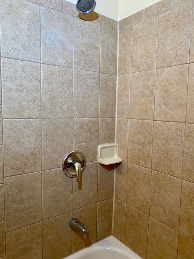 Building Photo - Charming 3 Bedroom/1.5 Bathroom Townhome in Parkville, MD!
