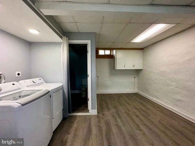 Building Photo - 3922 Manor St