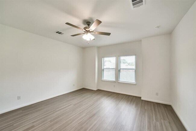 Building Photo - 11615 Moltere Dr