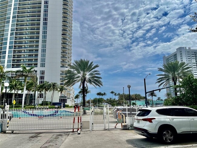 Building Photo - 1849 S Ocean Dr